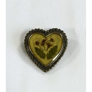 Vintage 70s Heart Brooch Dried Flowers Leaves Resin Aged Gold Tone Botanical Pin